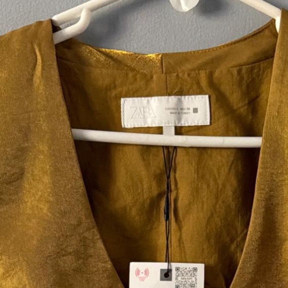Zara Gold Sleeveless Satin Top - Picture 2 of 2